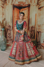 Load image into Gallery viewer, VINTAGE VOGUE
