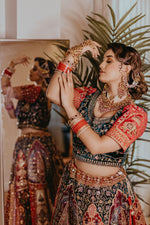 Load image into Gallery viewer, VINTAGE VOGUE
